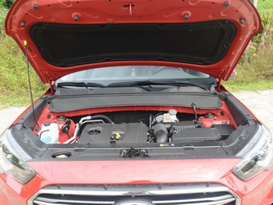 北京现代  2.0L 发动机舱