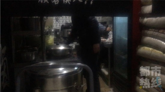 城中村的洋气外卖店 原来只有操作间