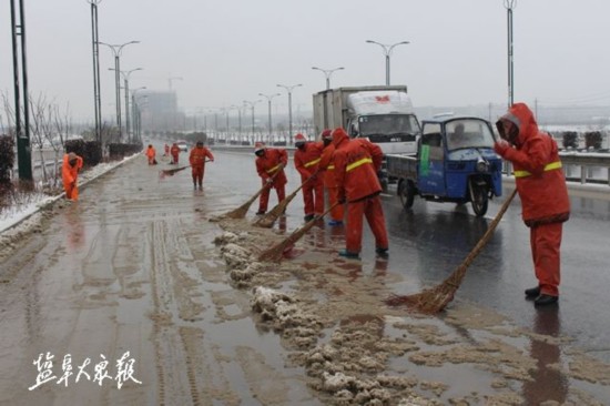 盐城盐都城管启动应急预案 清雪化冰保障市民