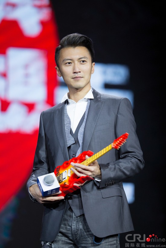 谢霆锋宣布2018专注音乐 献上新歌依然帅气