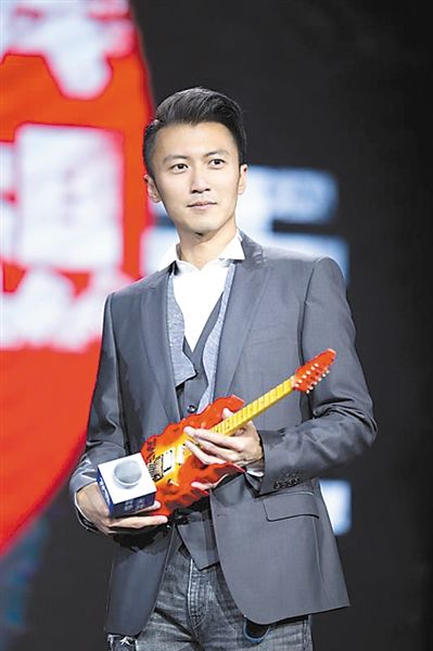 谢霆锋从大厨回归歌手 新歌《异想天开》首发