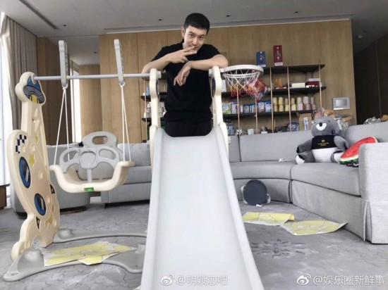 黄晓明豪宅曝光柜子囤15罐奶粉 家里像游乐场一样好多好玩的玩具