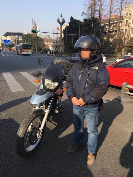 轻信网友 成都男子换回拼装摩托面临驾照被吊