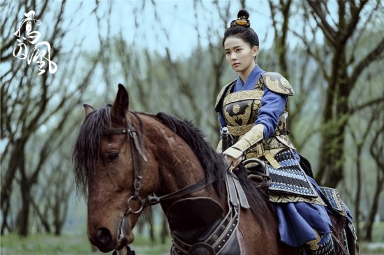 《凤囚凰》主题曲发布 关晓彤宋威龙两情缱绻