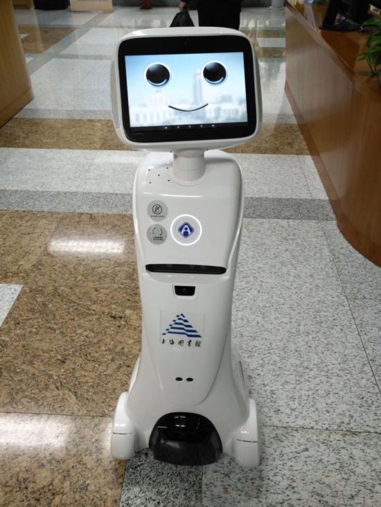 新鲜事!新年第一周,机器人馆员在上海图书馆上