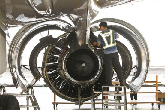 走進深圳機場“飛機保姆”：熬夜是常態