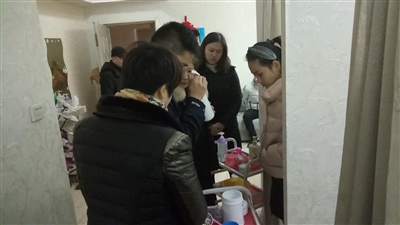 揭秘成都春熙路“免费洗脸”骗局：他们洗脸有“毒术”