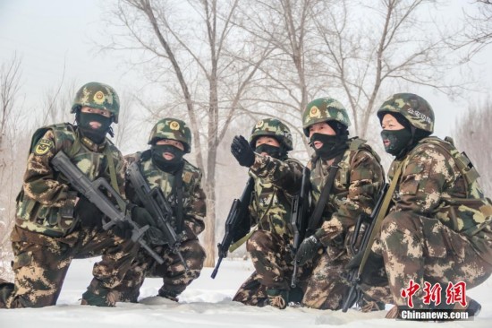 新疆边防官兵冒零下30℃严寒开展实战化训练