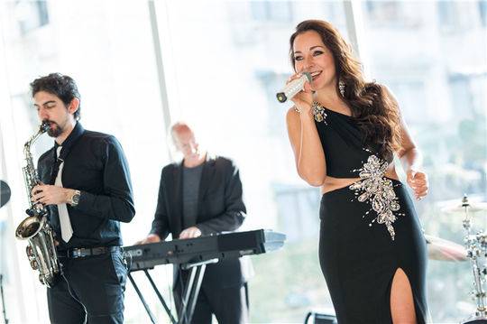 俄罗斯女孩的 东游记 在成都的主唱生活