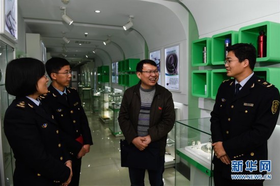 邓建军:重视在职教育 让终生学习的理念发扬光