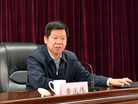 国务院扶贫办全国扶贫宣传教育中心党支部书记、主任 黄承伟