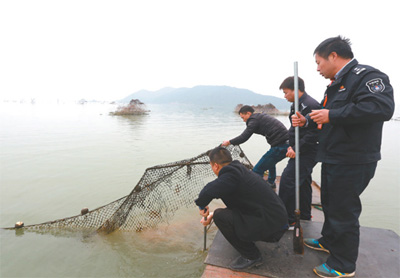 打击非法捕捞 保护自然生态