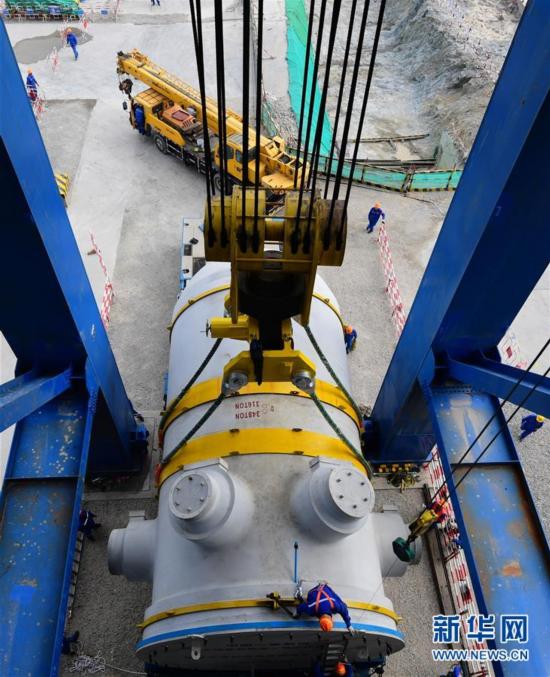 华龙一号示范工程首堆压力容器开始安装