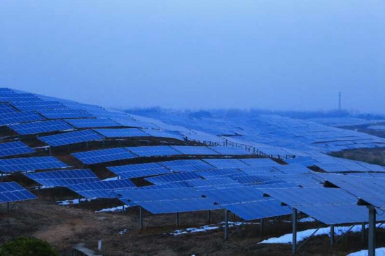 装了光伏发电板的金寨县刘冲村原来这么美