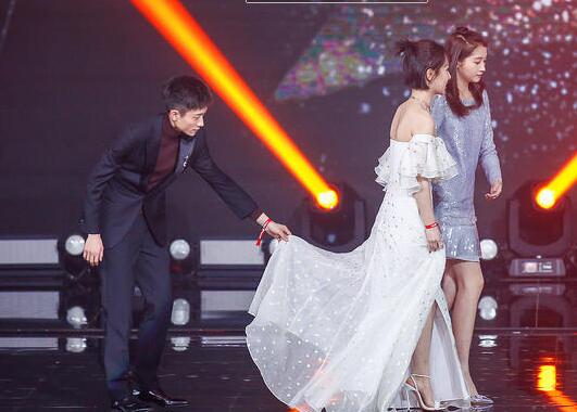 张一山默默帮杨紫提裙摆 不再互怼上演暖心一