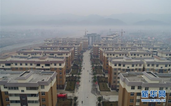 这是1月18日拍摄的恒口镇雷河移民搬迁安置社区.