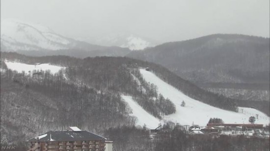 日本滑雪场雪崩 工作人员听见喷发似爆炸声