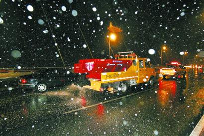 上海昨日迎初雪 道路结冰黄色预警昨夜发布