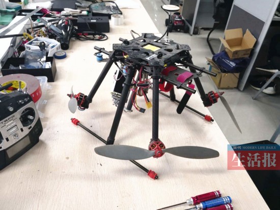 消费级无人机飞入寻常百姓家 修理师成了香饽