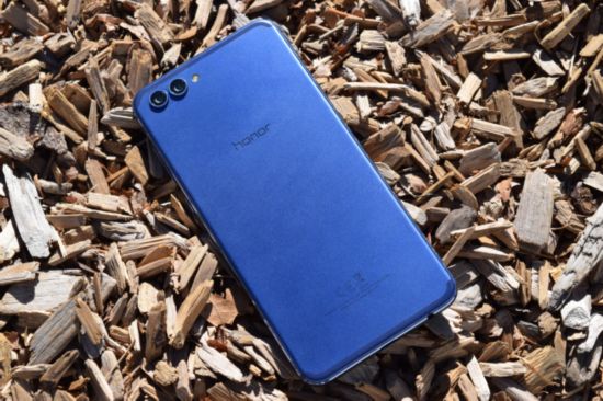 外媒评测荣耀V10:性能优越,与一加5T难分上下