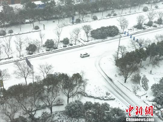 暴雪“如約”強勢來襲江南多地瞬間“白頭”