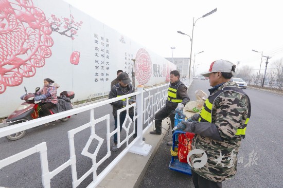 盐城大丰沈方路护栏安装护栏灯 保障行车安全