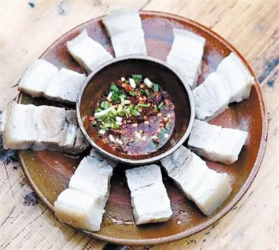 报个团 旅途年夜饭赏民俗