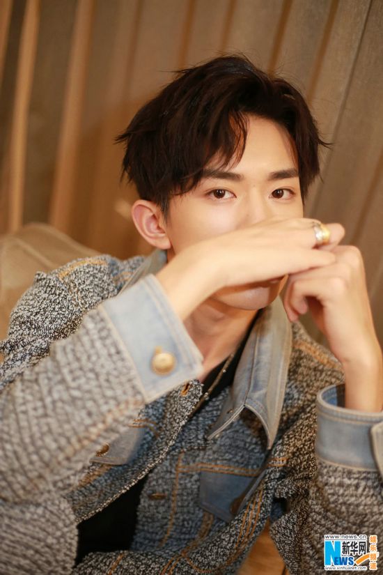 易烊千玺亮相格莱美 东方少年绽放世界舞台