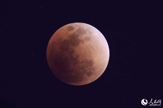 天空迎来超级蓝月亮