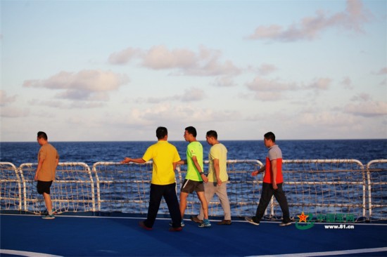 出海远航 远望号船员教你如何减压