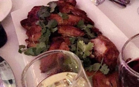 夫妻婚宴遭奸商搞砸:菜品难下咽 宾客改吃麦当