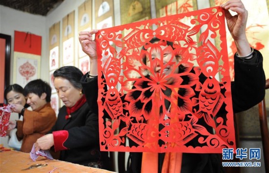 河北黄骅:非遗剪纸喜迎春