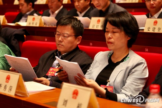青岛市城镇居民医保卡_西安城镇居民收入(3)