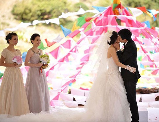 谢娜张杰喜获双胞胎女儿!晒全家福爱意满满