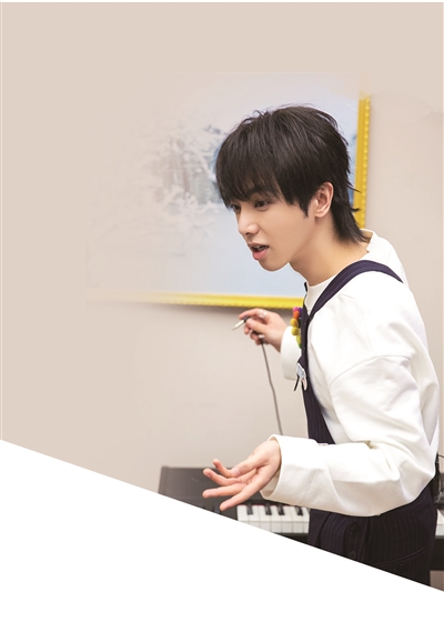 华晨宇参加《歌手》竞演 以一首《齐天》打断