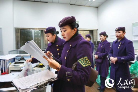 春运故事:复兴号姐妹花