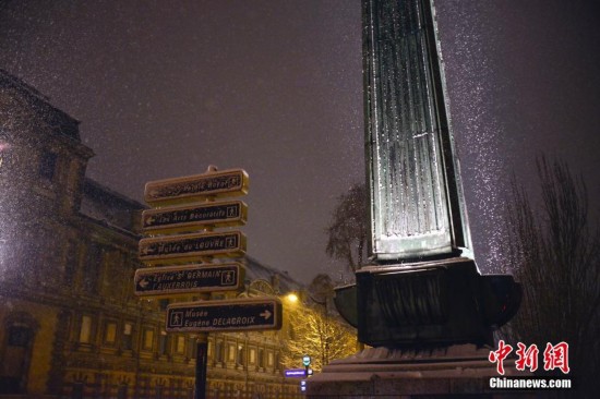 法国中北部普降大雪 大巴黎交通严重受阻