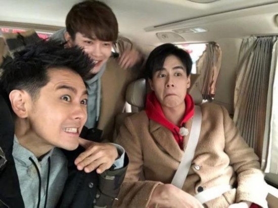 林志颖晒自拍与胡一天贡献表情包 谁更萌?