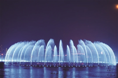 金鸡湖音乐喷泉华丽回归 过年期间连续开放8天