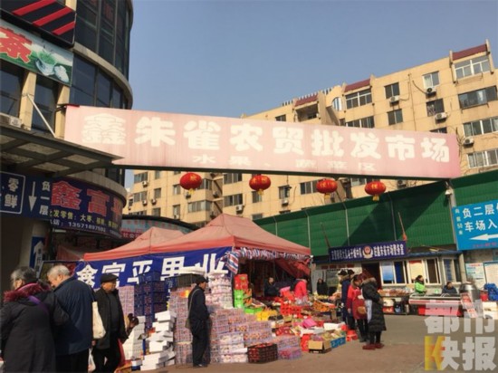 春节临近记者调查农贸市场 有商户一斤虾少3两