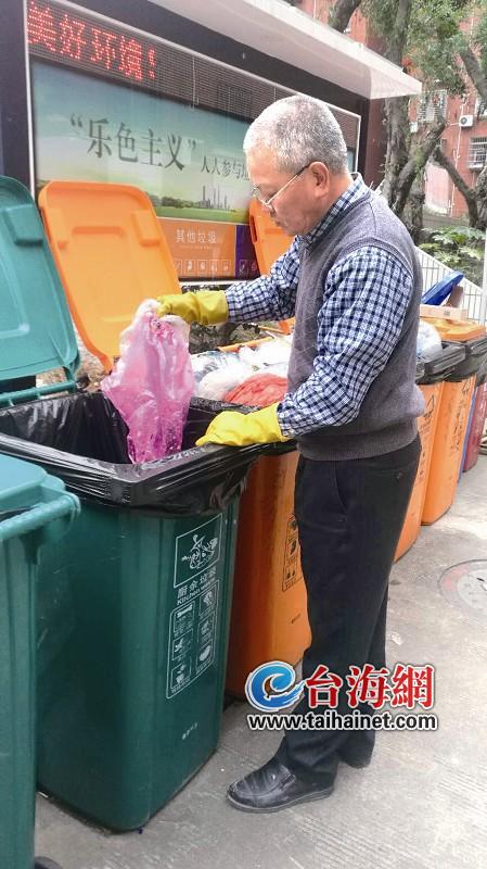 台湾志愿者简叔留在厦门 只想把垃圾分类做好