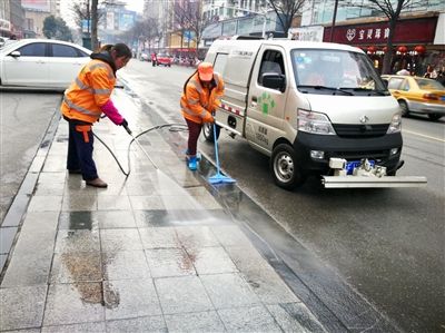 南通海安对城区主干道和各大广场进行深度清洗