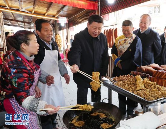 习近平春节前夕赴四川看望慰问各族干部群众(图5)