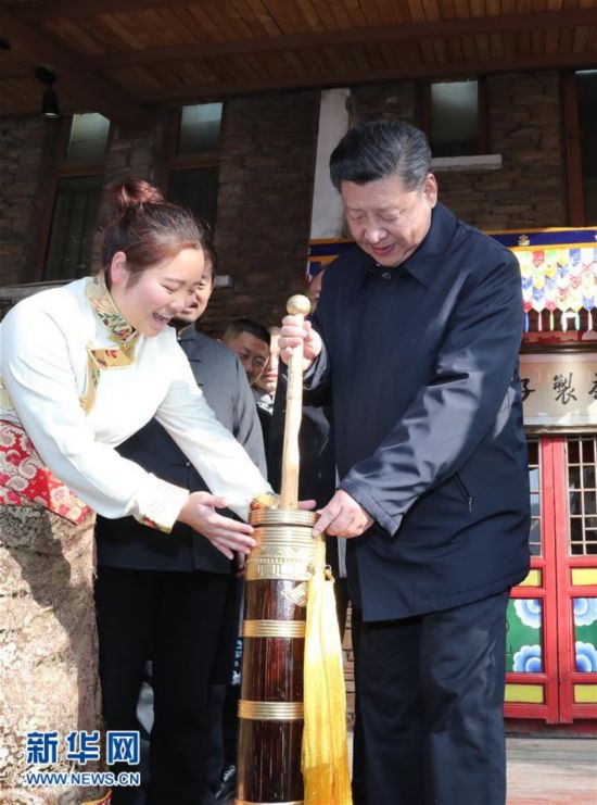 习近平春节前夕赴四川看望慰问各族干部群众(图3)