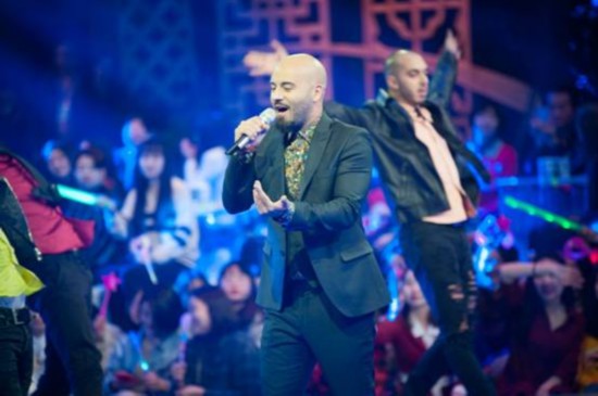 山东卫视狗年春晚开播周涛费玉清星光璀璨