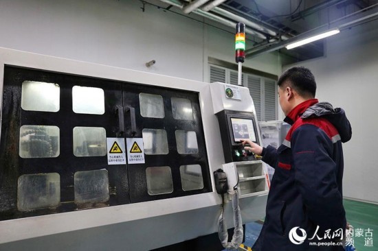 450公斤级!中国诞生世界最大人造蓝宝石晶体