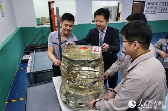 450公斤级!中国诞生世界最大人造蓝宝石晶体