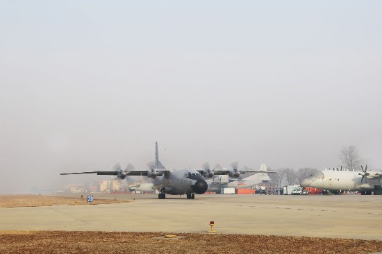 海军航空兵春节期间战备不停歇