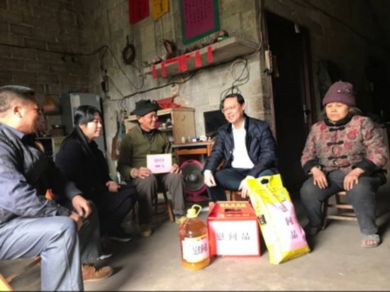 平果县领导开展春节慰问活动