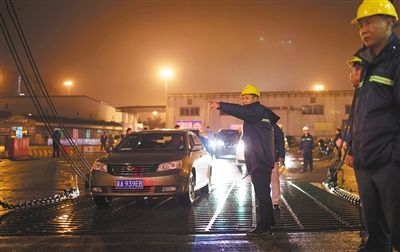 雨夜中的堅守